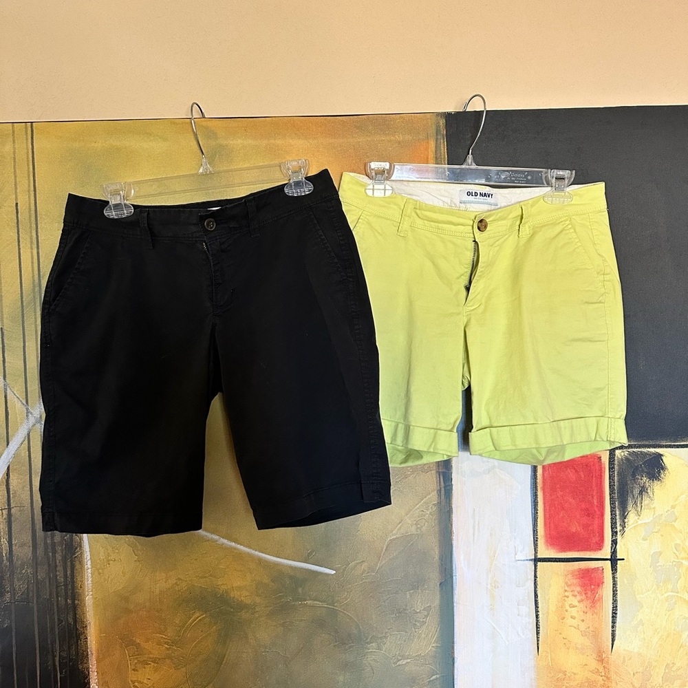 Old Navy Women's Black and Lime Bermudas